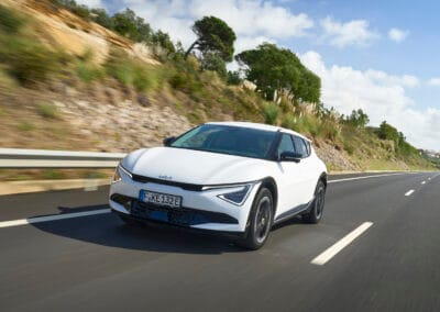 kia new ev6 baseline my25 snow white pearl dynamic digital 1920x1080 005