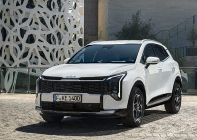 kia new sportage baseline my26 deluxe white static digital 1920x1080 001