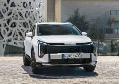 kia new sportage baseline my26 deluxe white static digital 1920x1080 003