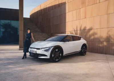 EV6 BL MY25 LifstyleExterior 34Front with Talent