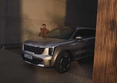 Sorento HEV MY25 Lifestyle 3 4 Front w Talent