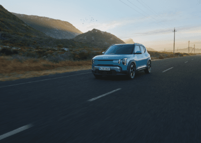 EV2 BL MY27 LHD Print KeyVisual Driving Motif