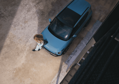 EV2 BL MY27 LS Topshot with Talent